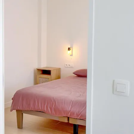 Stunning In With Kitchen דירה *